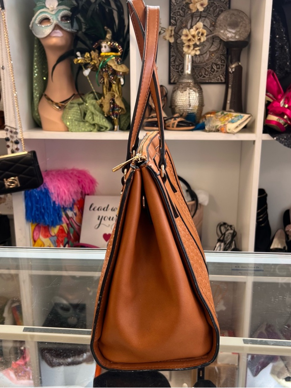 Chic Designer-Inspired Structured Tote - Picture 5 of 13